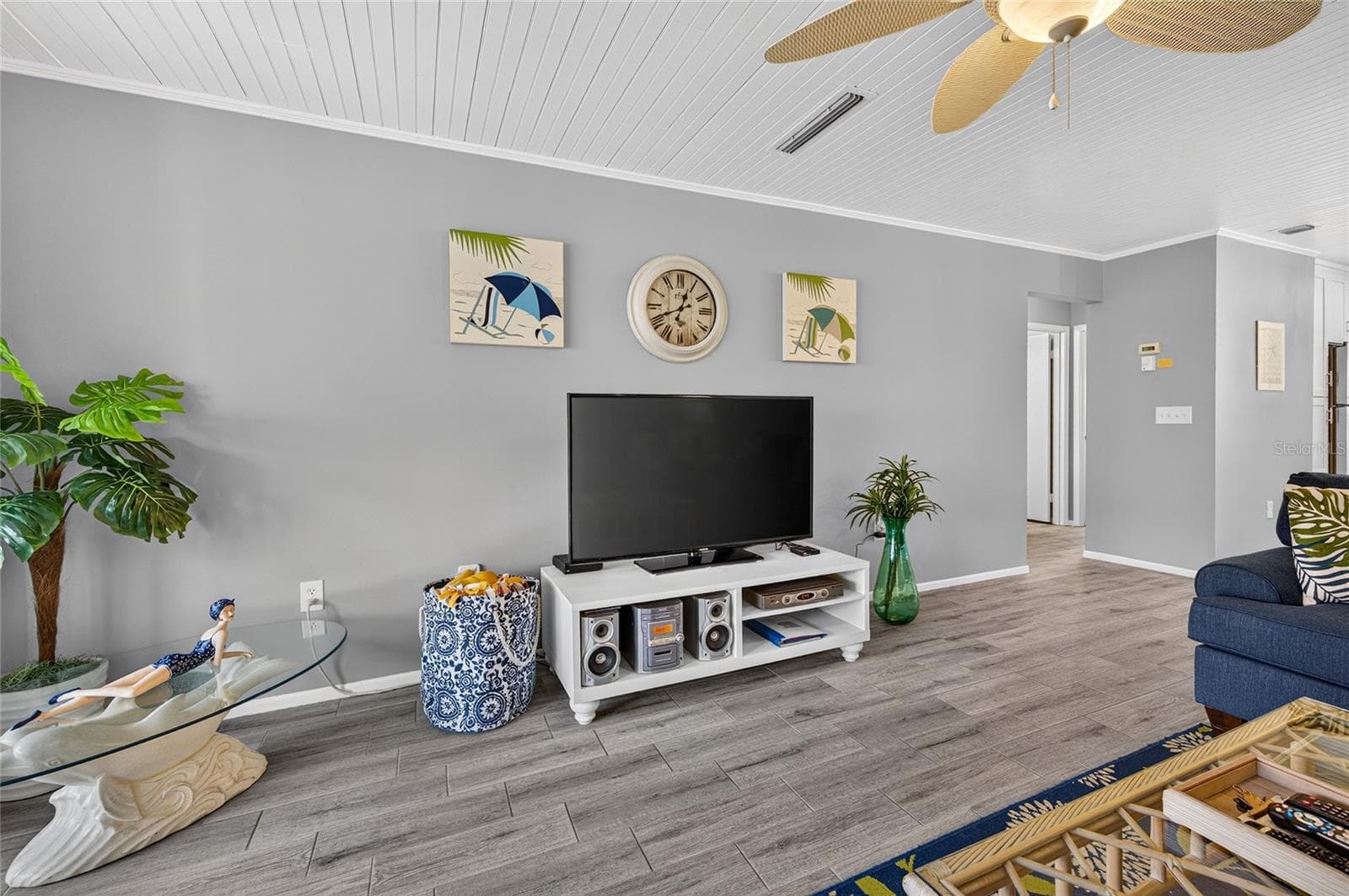 Living room - 1634 STICKNEY POINT RD #34-202, SARASOTA