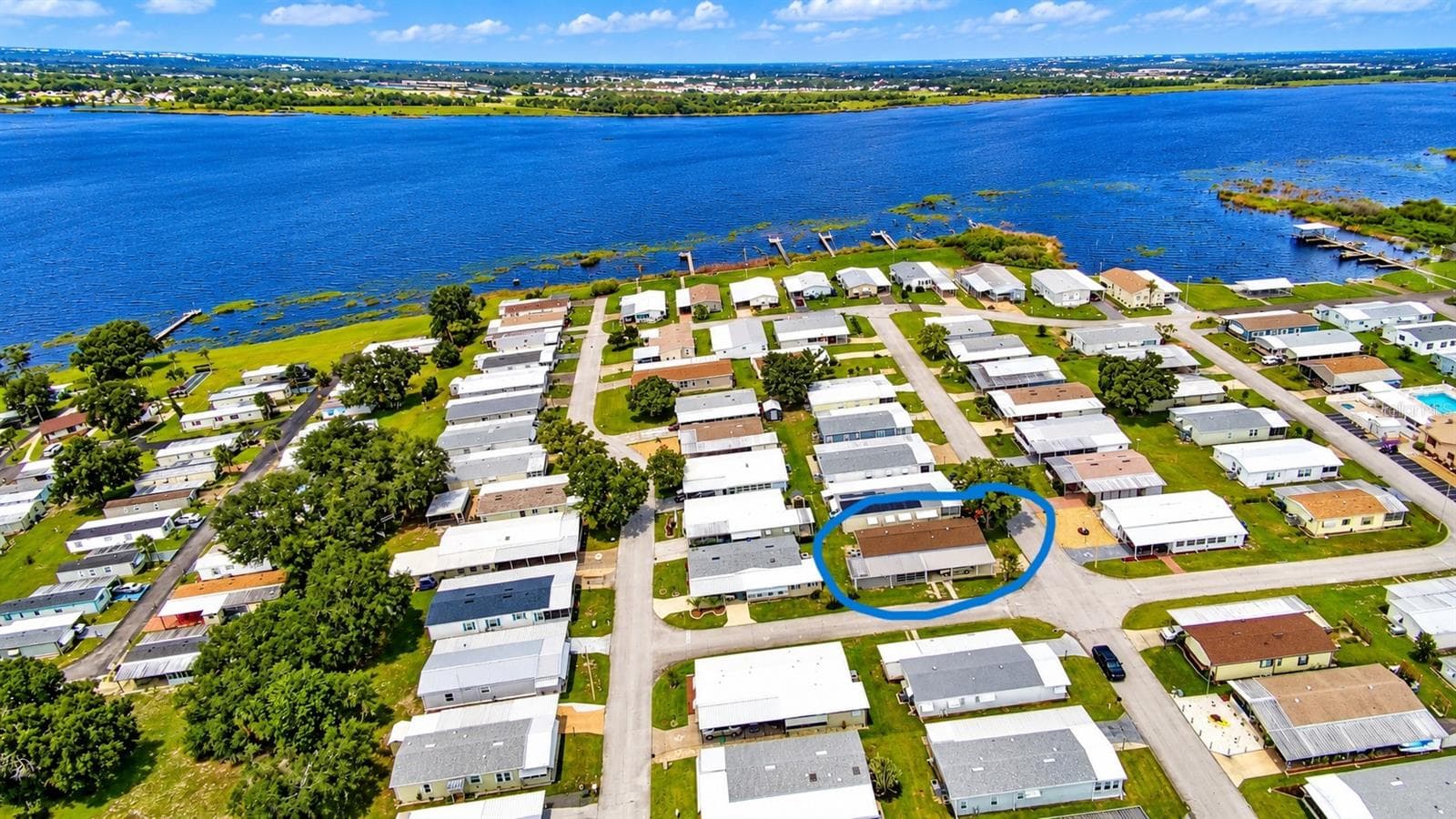 Manufactured Home at 6685 NE BRIARHILL DR NE, WINTER HAVEN, photo 2 of 60