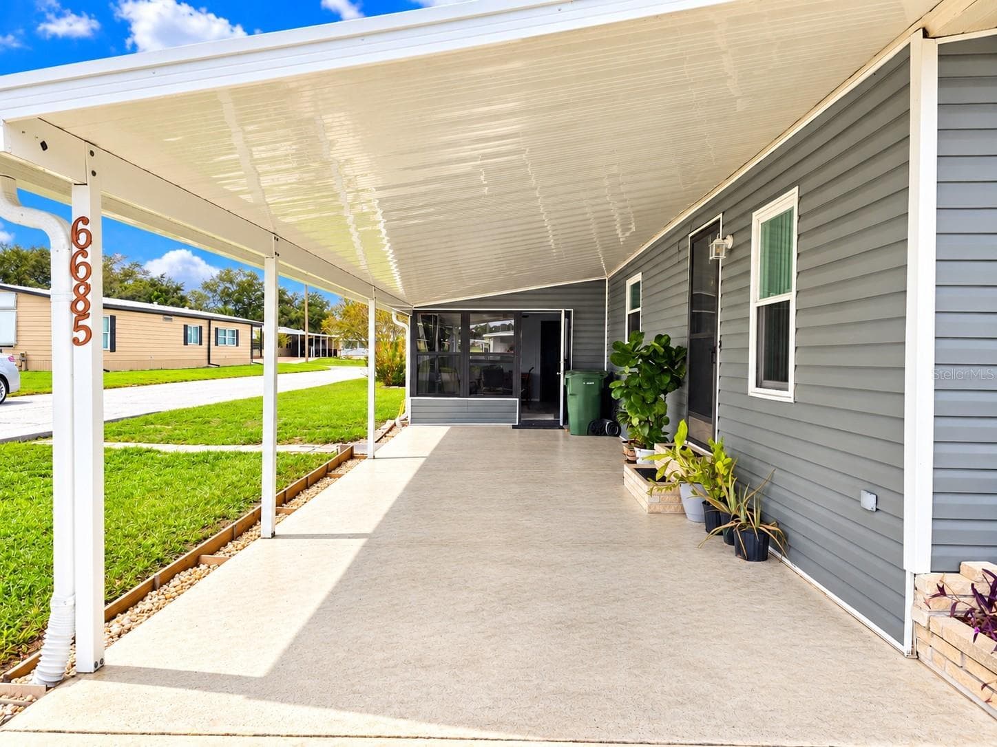 Manufactured Home at 6685 NE BRIARHILL DR NE, WINTER HAVEN, photo 6 of 60