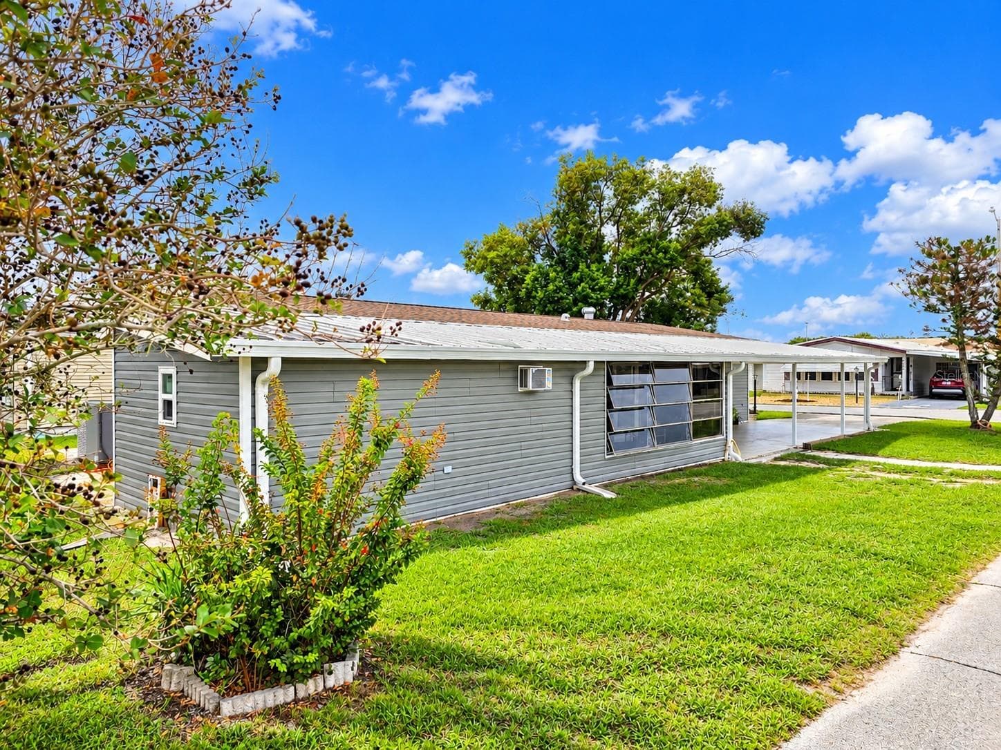 Manufactured Home at 6685 NE BRIARHILL DR NE, WINTER HAVEN, photo 8 of 60