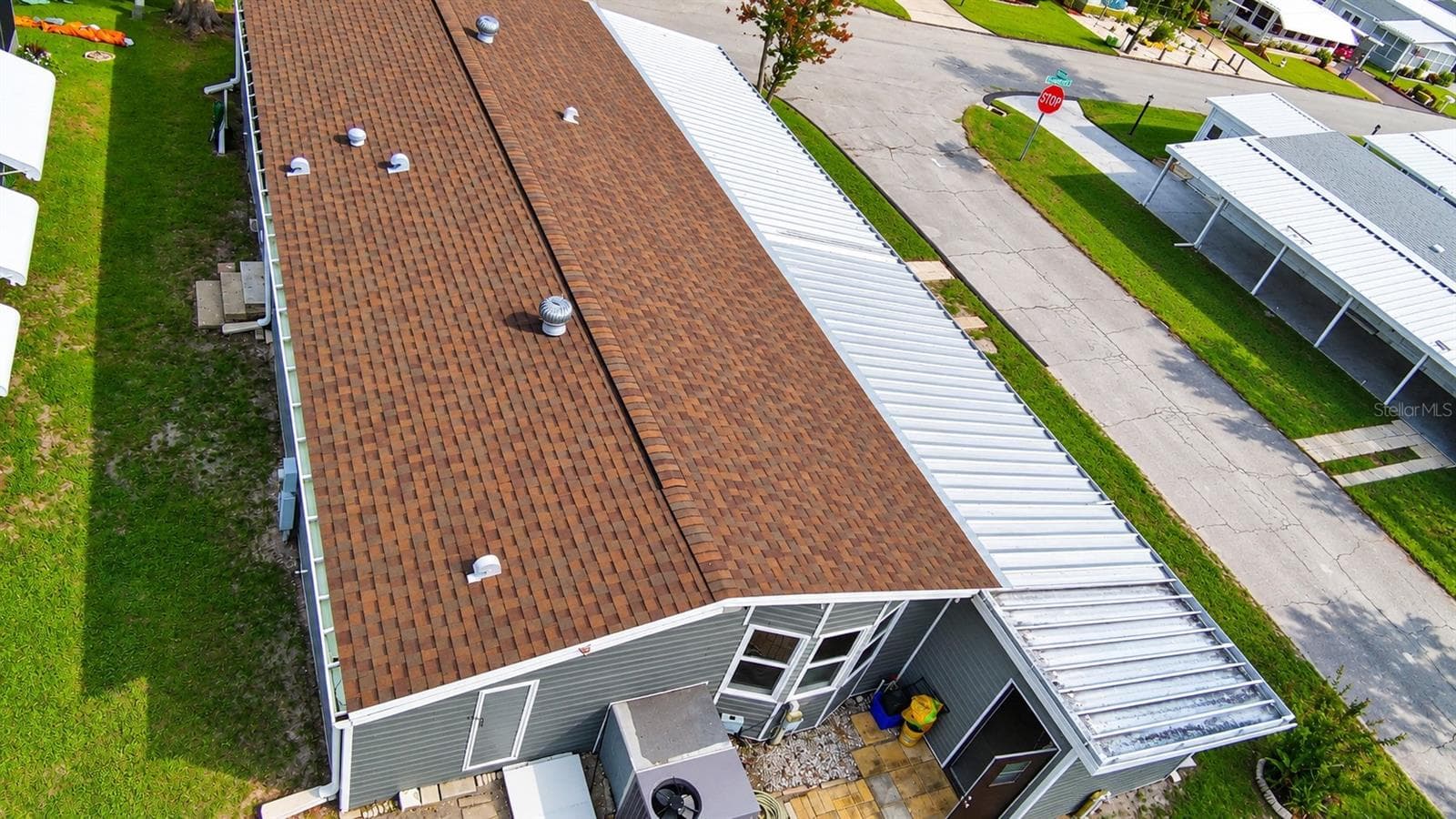 Manufactured Home at 6685 NE BRIARHILL DR NE, WINTER HAVEN, photo 9 of 60