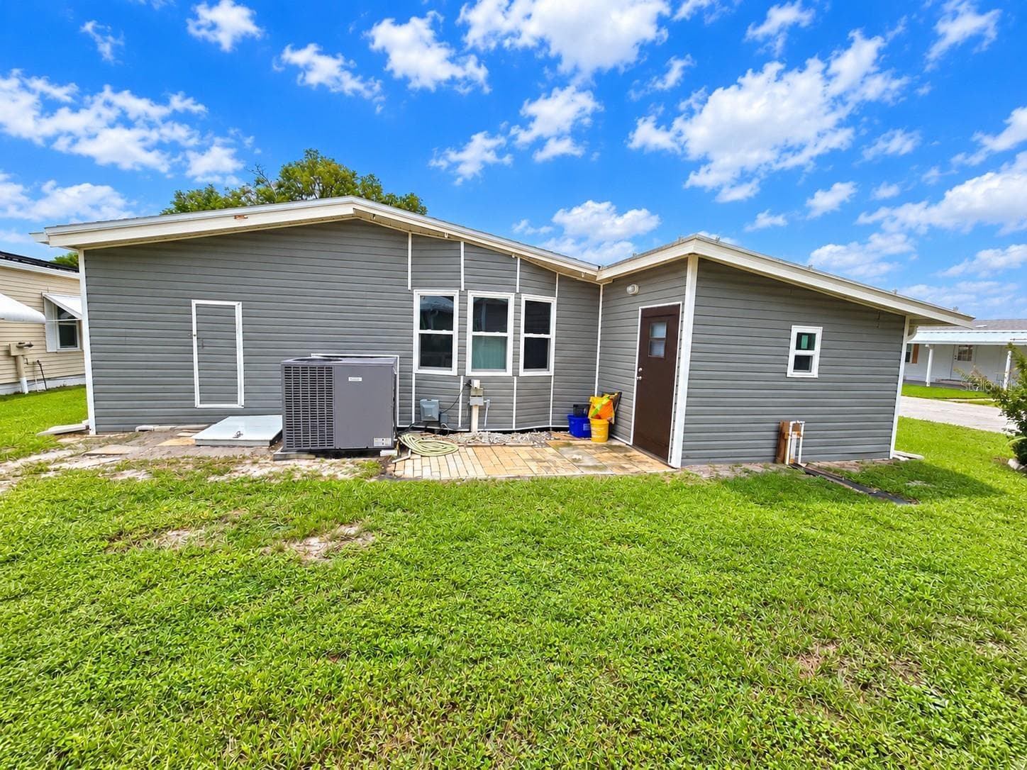 Manufactured Home at 6685 NE BRIARHILL DR NE, WINTER HAVEN, photo 10 of 60