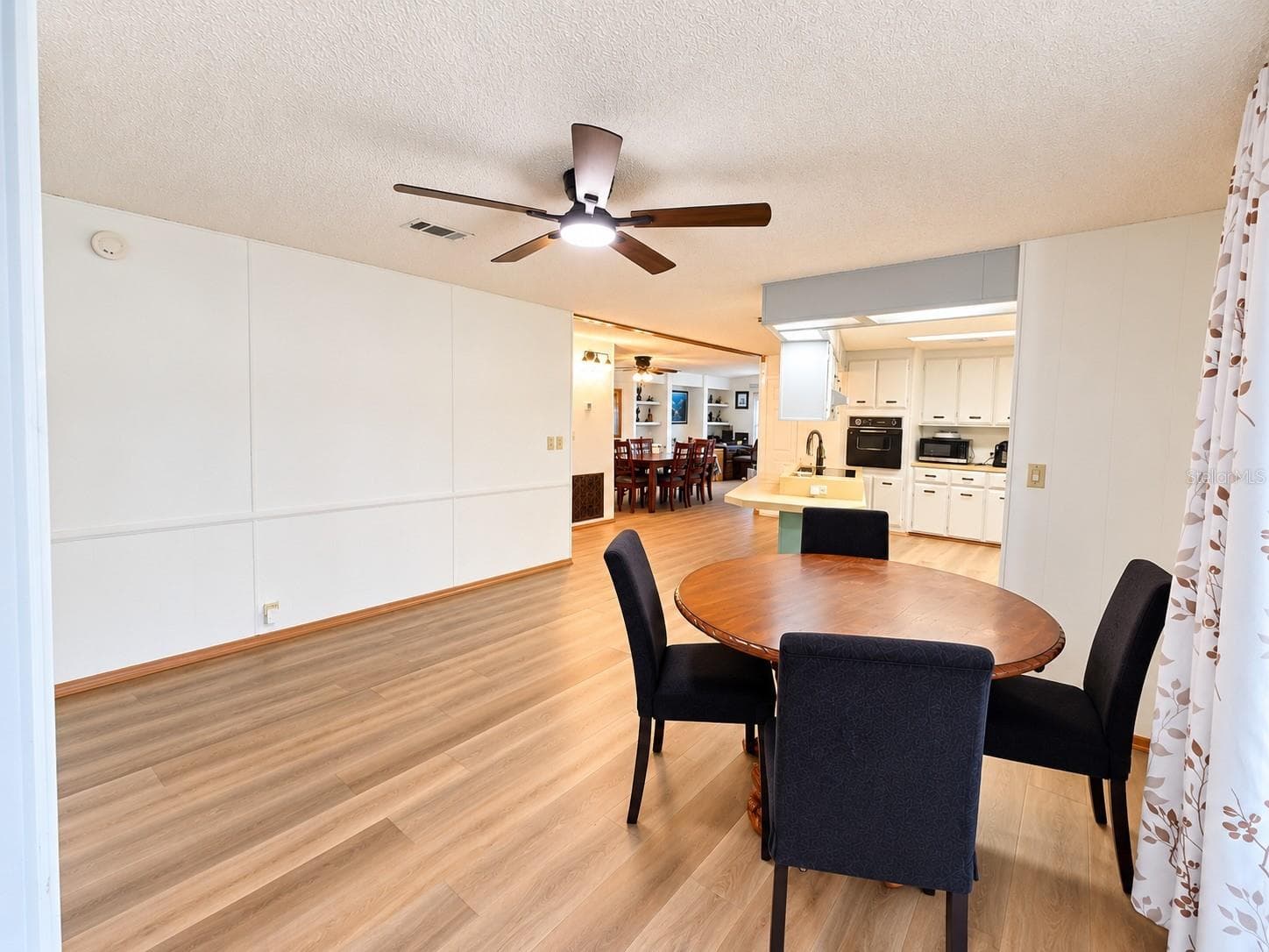 Manufactured Home at 6685 NE BRIARHILL DR NE, WINTER HAVEN, photo 22 of 60