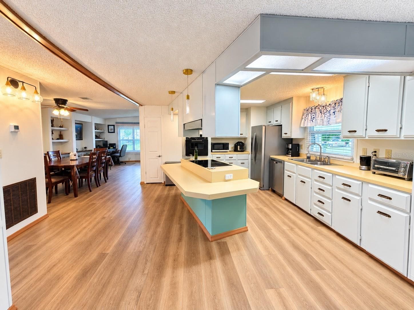 Manufactured Home at 6685 NE BRIARHILL DR NE, WINTER HAVEN, photo 28 of 60