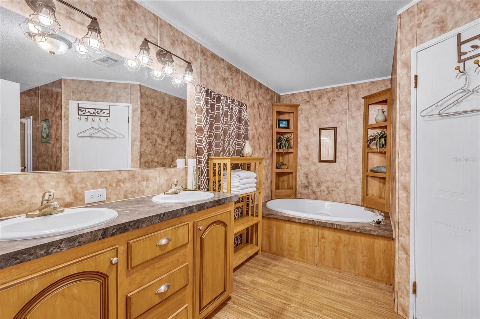 Manufactured Home at 122 Tract SW BUCK TRAIL RD, CHIEFLAND, photo 19 of 77