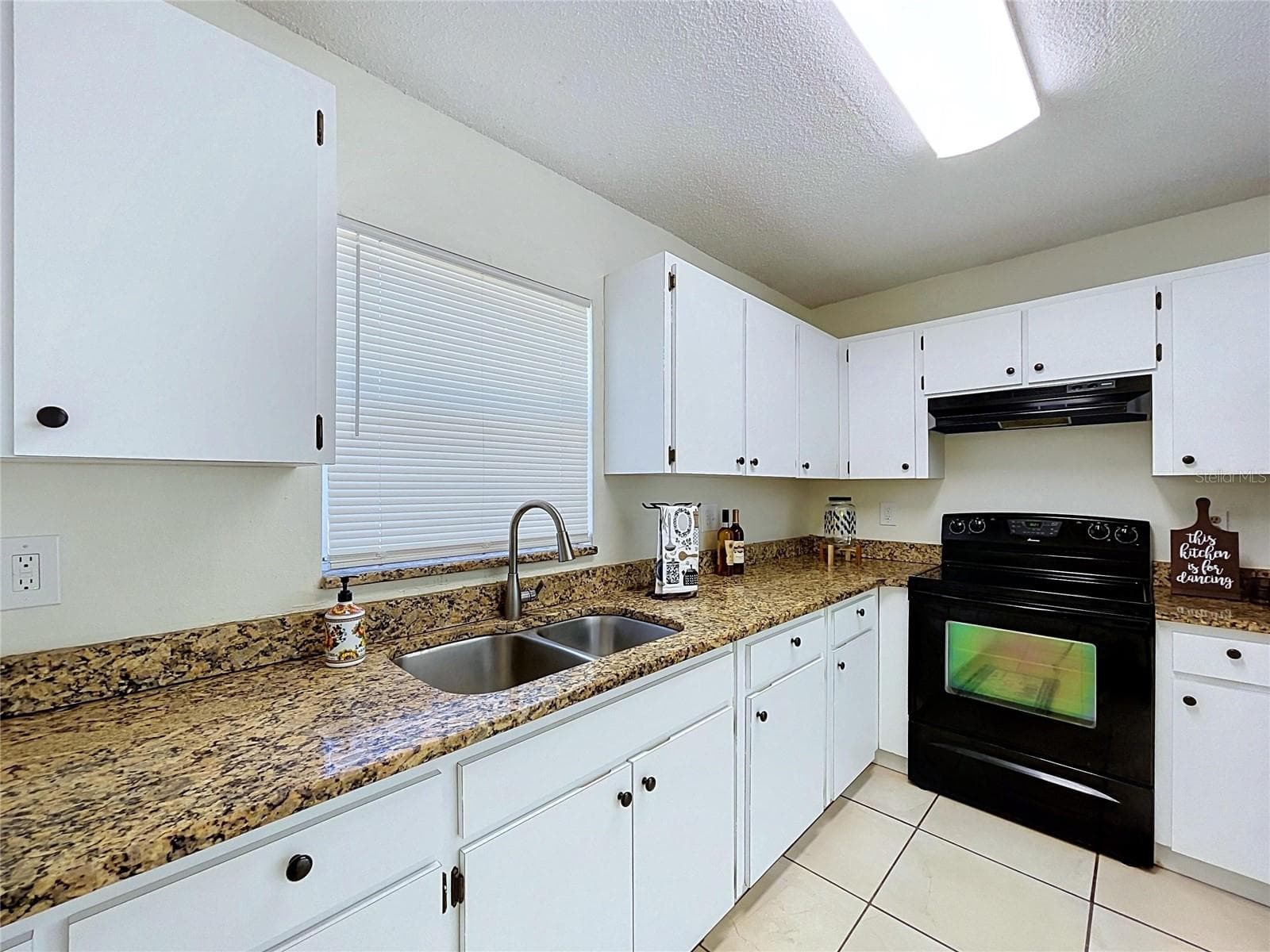 Single Family Residence at 1417 E HANNA AVE, TAMPA, photo 14 of 55
