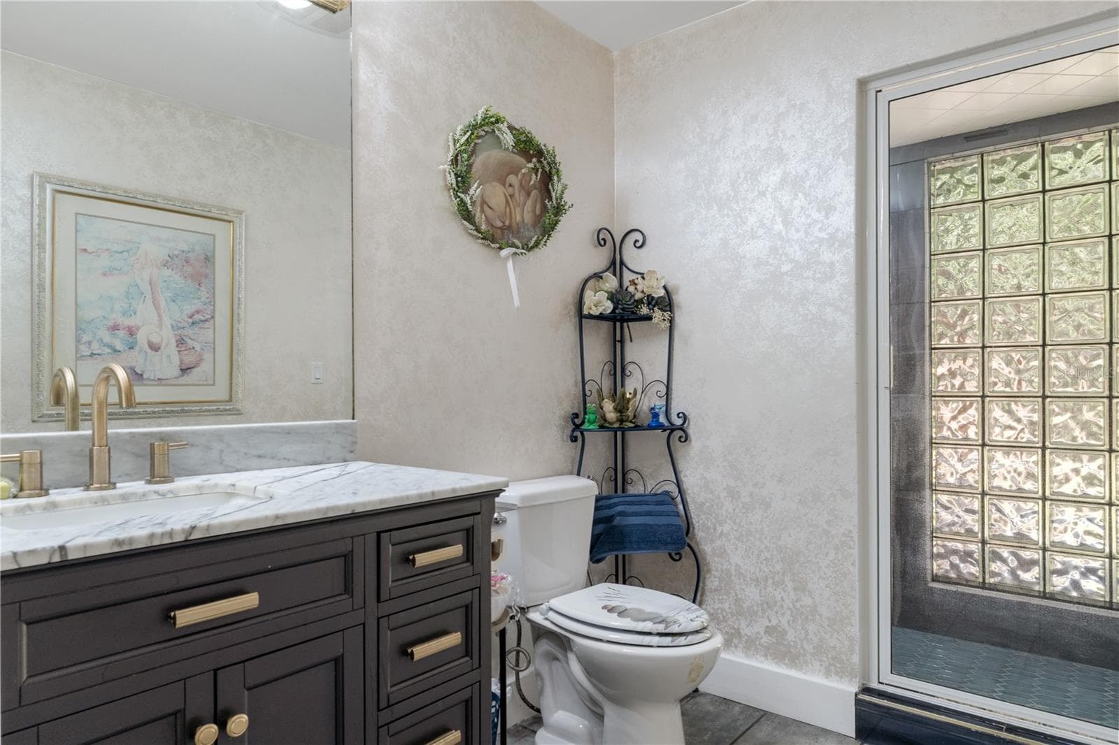 Guest Bath 1 - 9498 NW 60TH AVE, OCALA