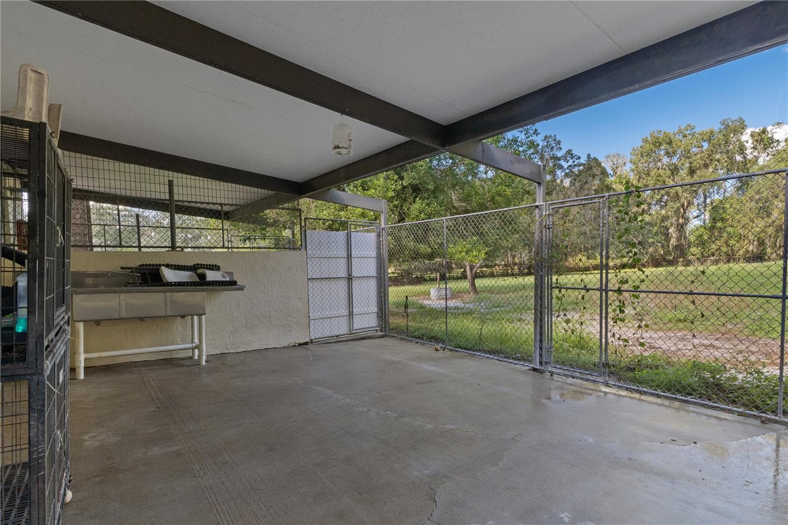 Kennel Wash Area - 9498 NW 60TH AVE, OCALA