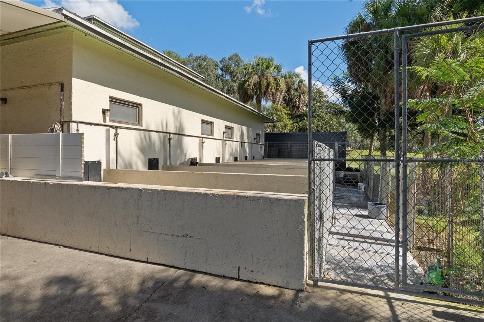 Kennel Rear - Turnouts - 9498 NW 60TH AVE, OCALA