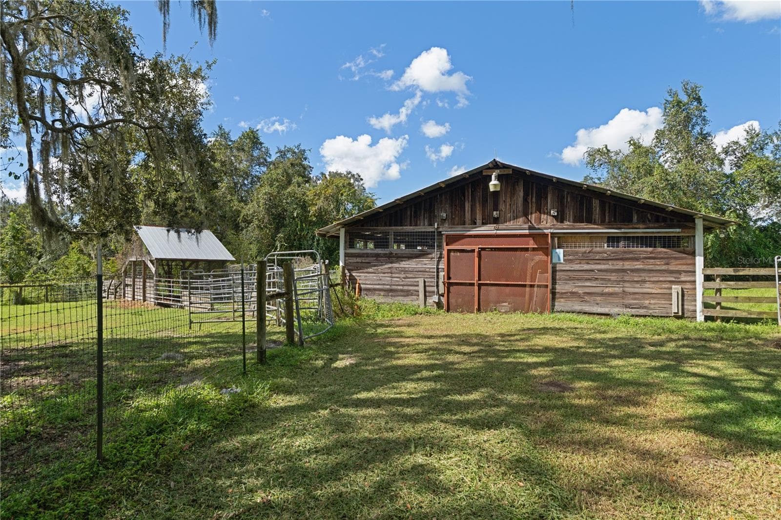 Equine Barn and Studding - 9498 NW 60TH AVE, OCALA