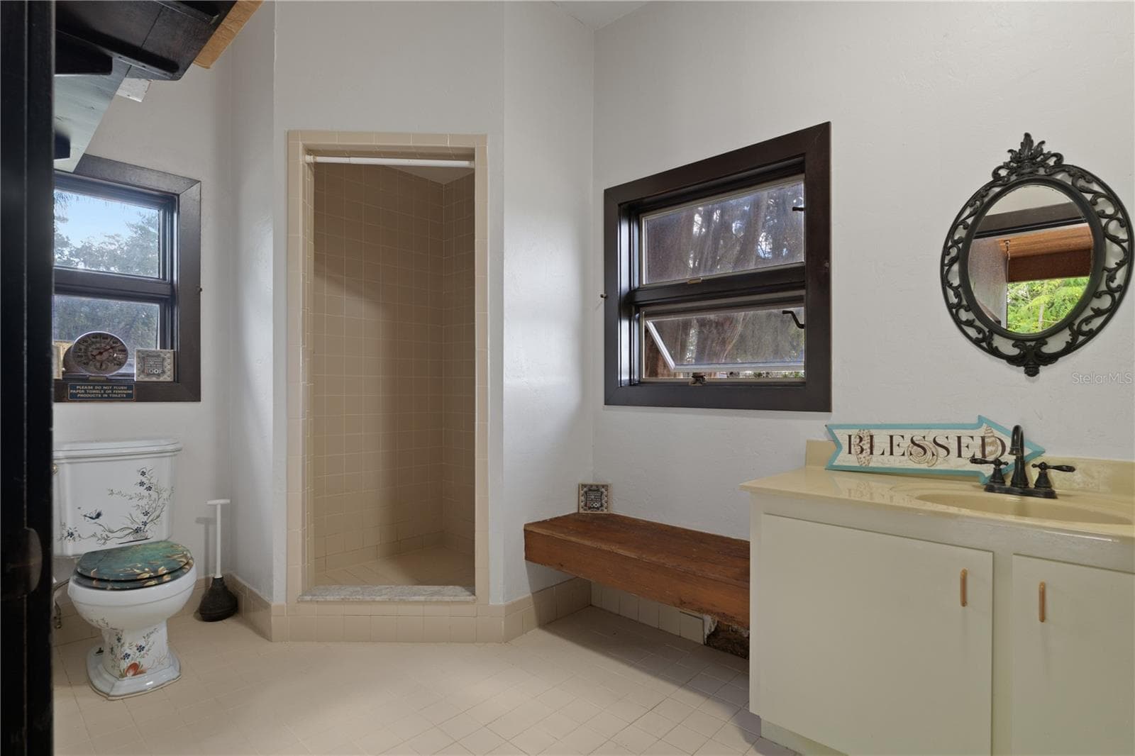 Casita/Pool Bath - 9498 NW 60TH AVE, OCALA