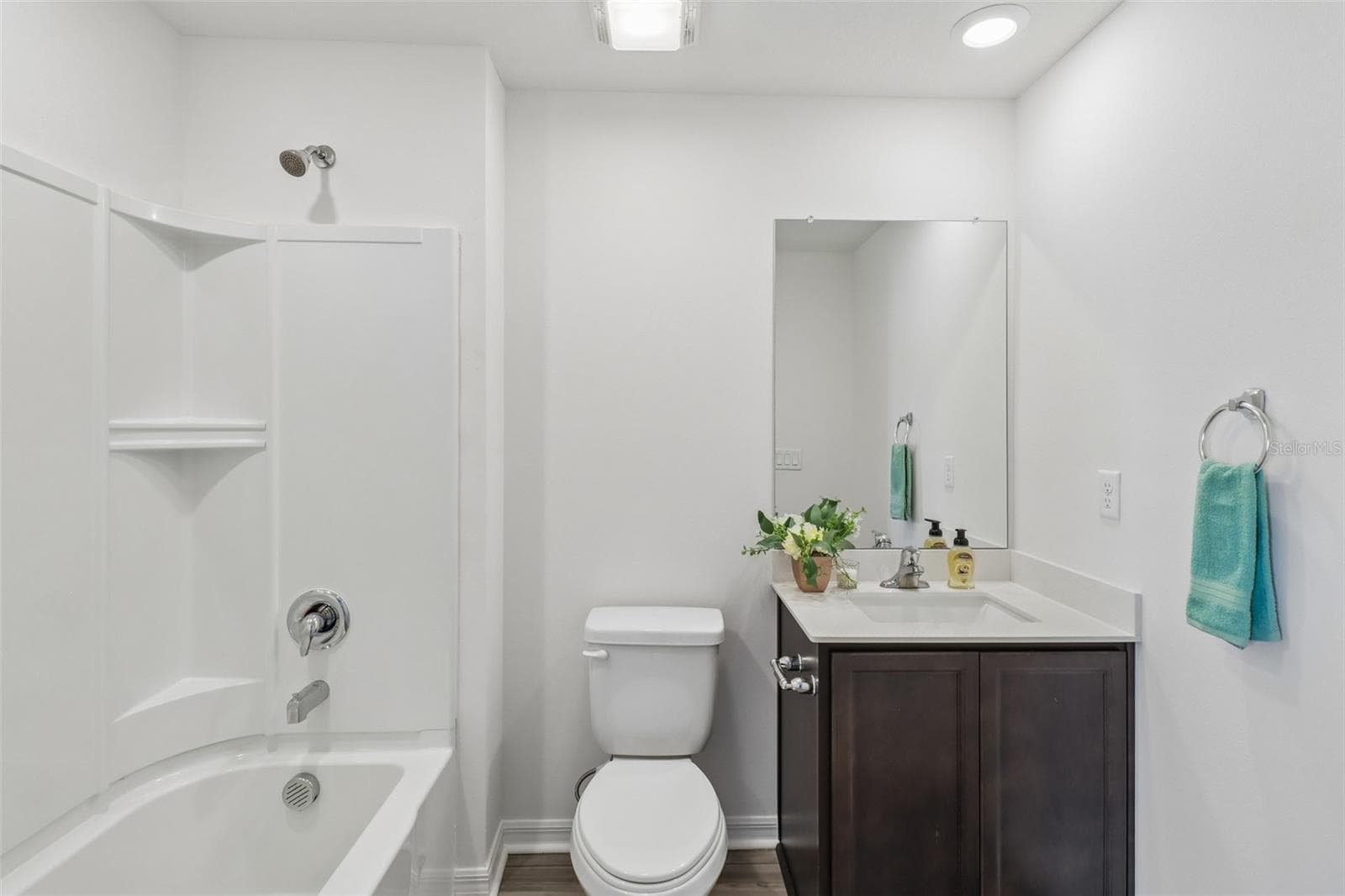 Upstairs Bathroom 2 - 1730 WYNFORD CIR, TAVARES