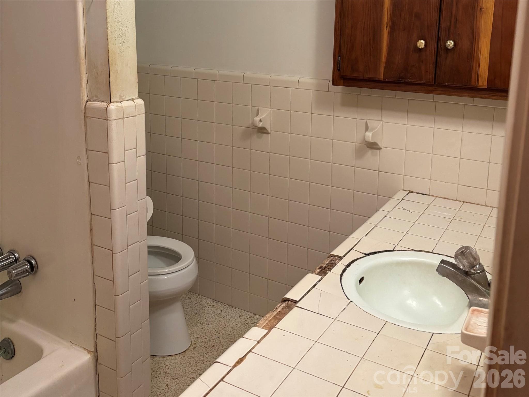 Upstairs bath. - 5923 Stack Road, Monroe