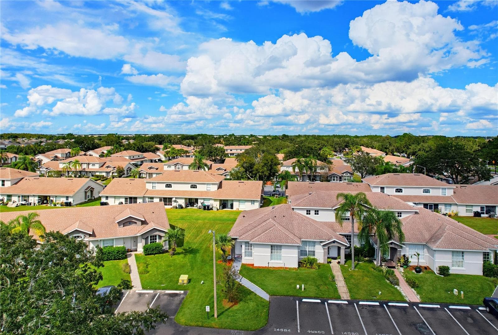 Townhouse at 14584 LAGUNA BEACH CIR, ORLANDO, photo 5 of 99