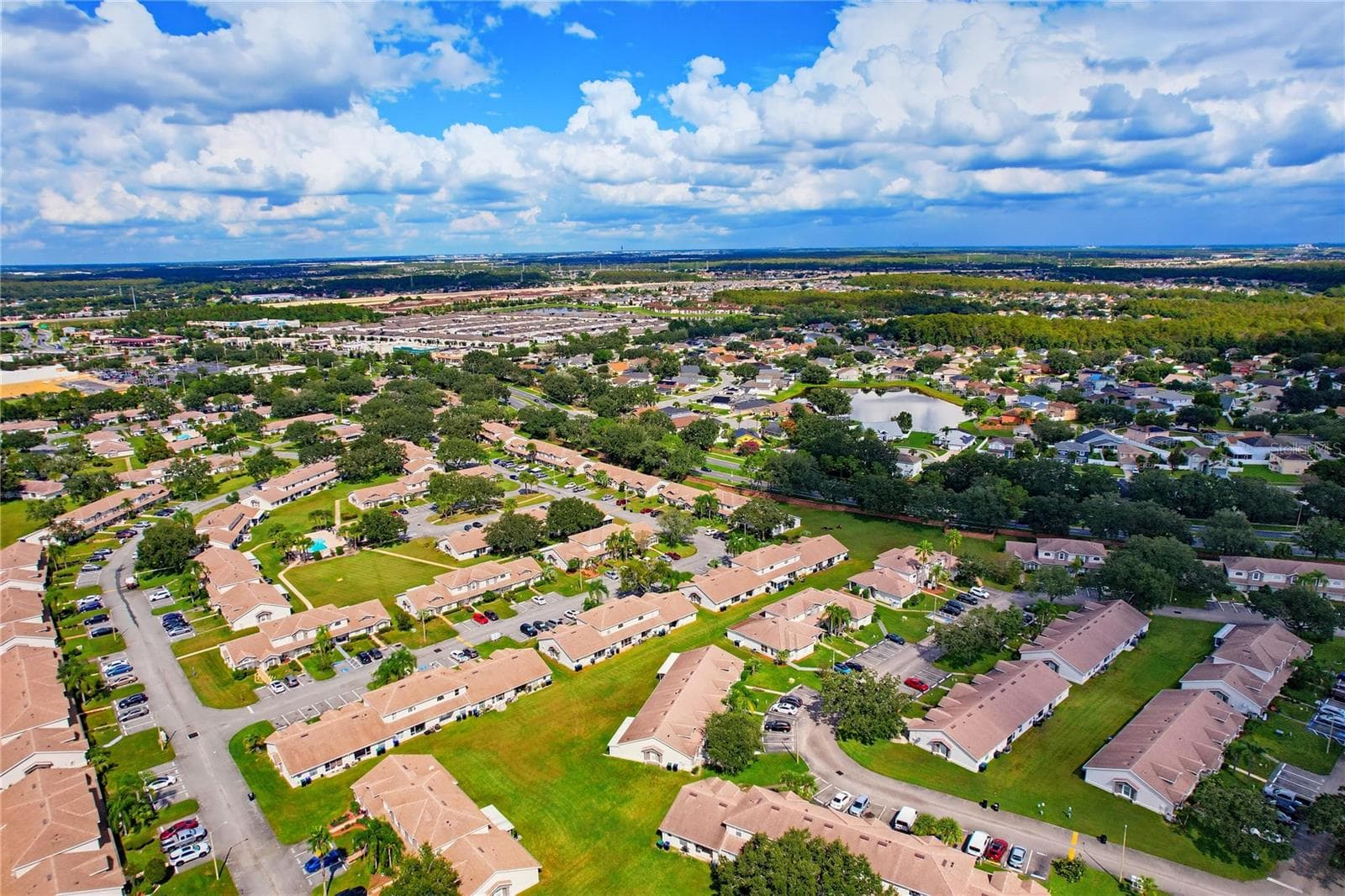 Townhouse at 14584 LAGUNA BEACH CIR, ORLANDO, photo 8 of 99