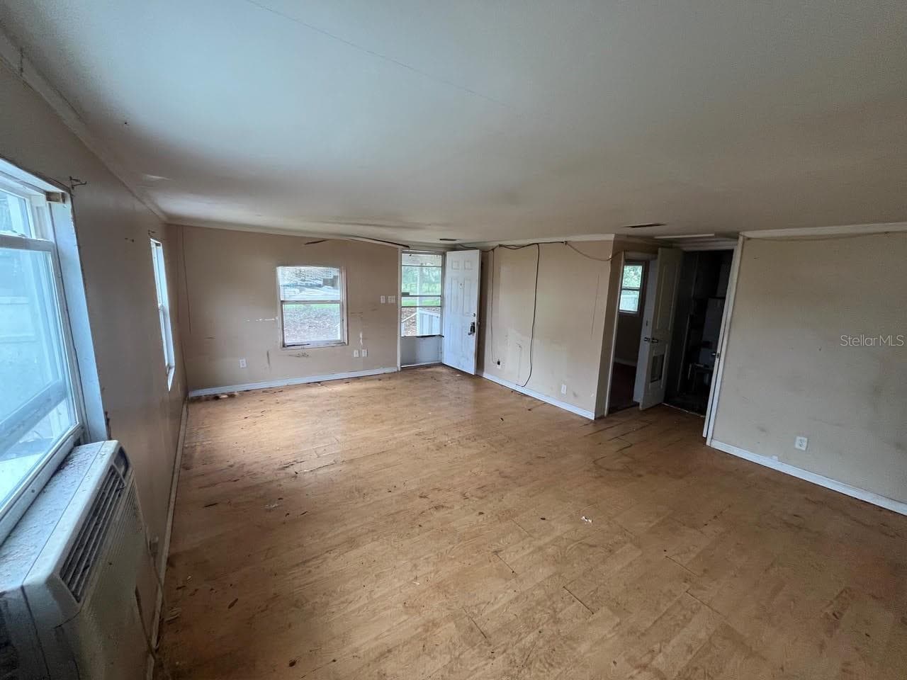 Single Family Residence at 613 W DATE ST, LAKE WALES, photo 7 of 12