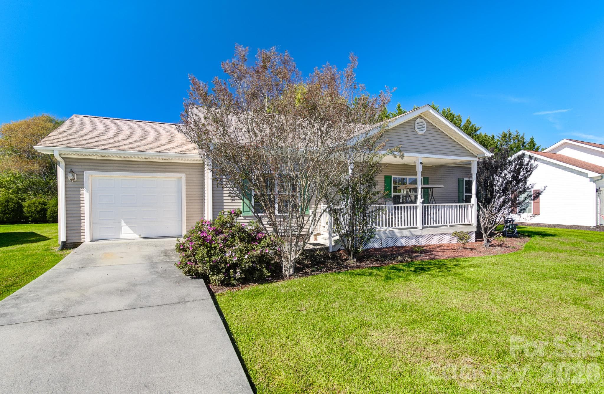 Single Family Residence at 95 Beechnut Drive, Hendersonville, photo 17 of 26