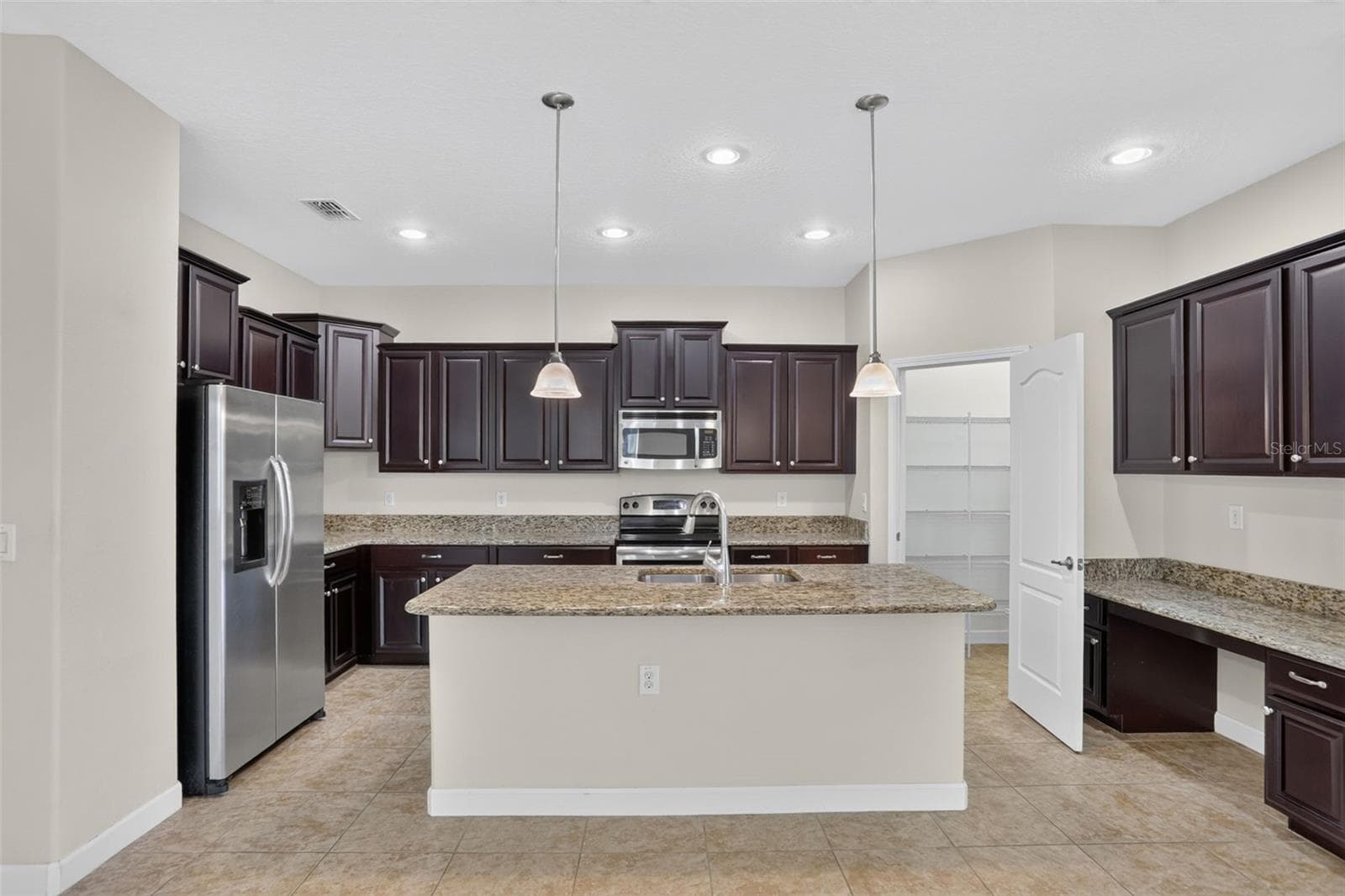 Single Family Residence at 1399 DOLPHIN HEAD ST, DAVENPORT, photo 11 of 46