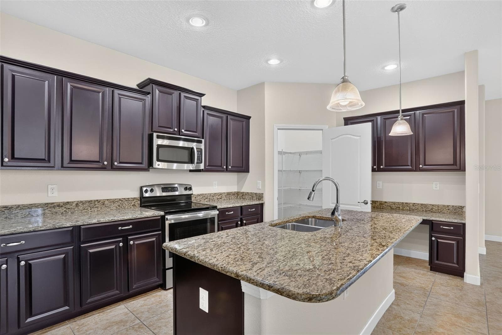 Single Family Residence at 1399 DOLPHIN HEAD ST, DAVENPORT, photo 12 of 46