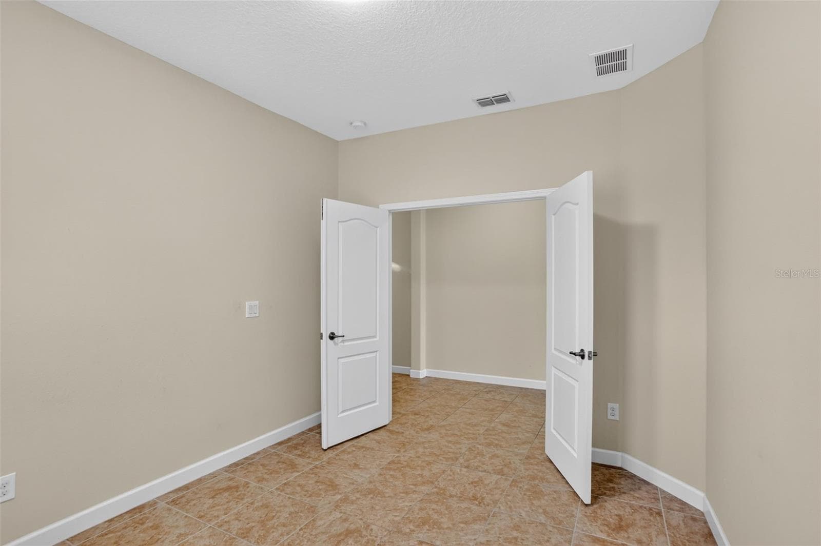 Single Family Residence at 1399 DOLPHIN HEAD ST, DAVENPORT, photo 26 of 46
