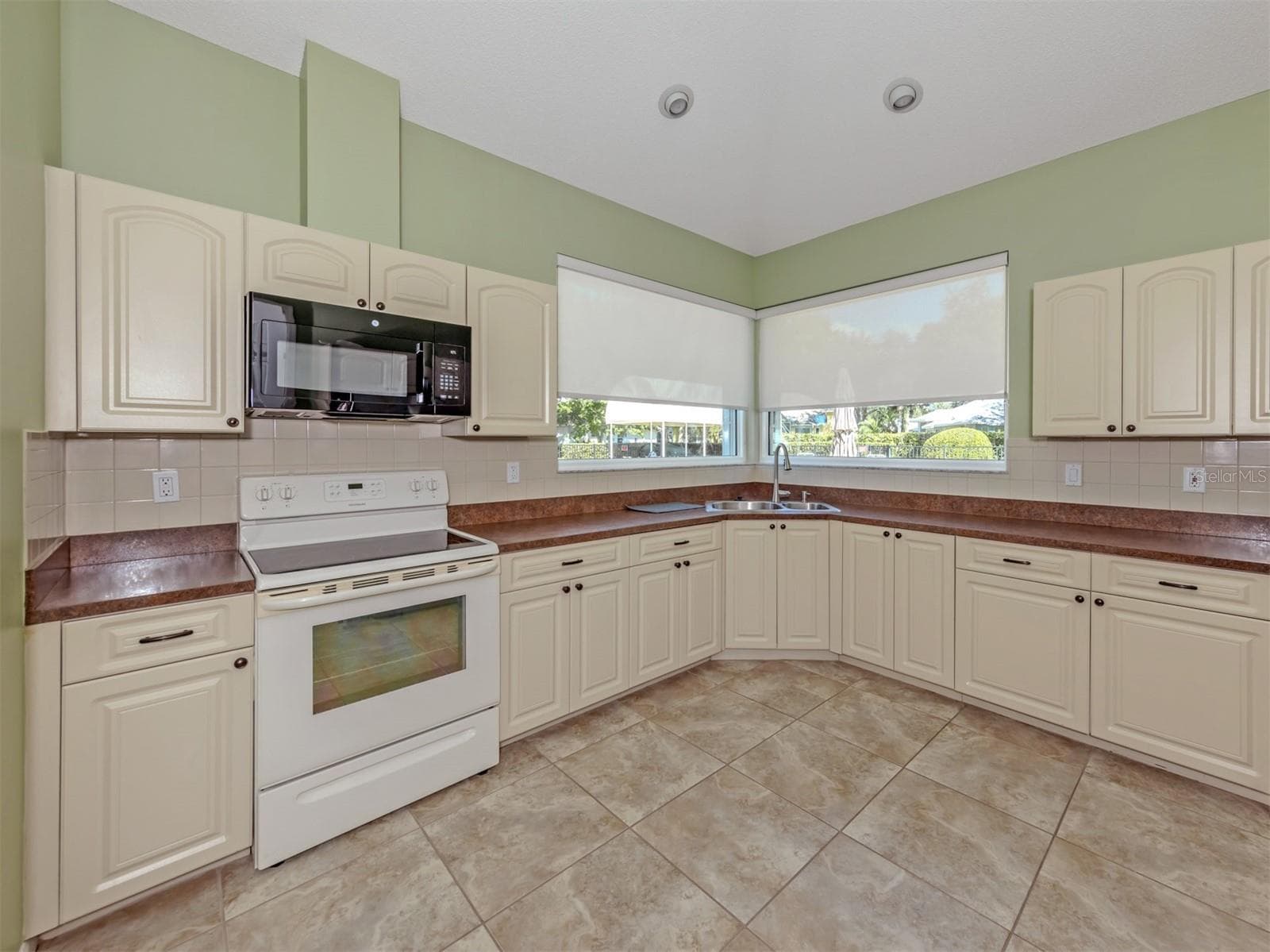 Single Family Residence at 443 BERMUDA ISLES CIR, VENICE, photo 48 of 78