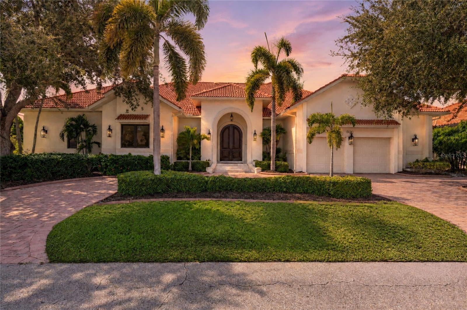 1117 SAN MATEO DR
