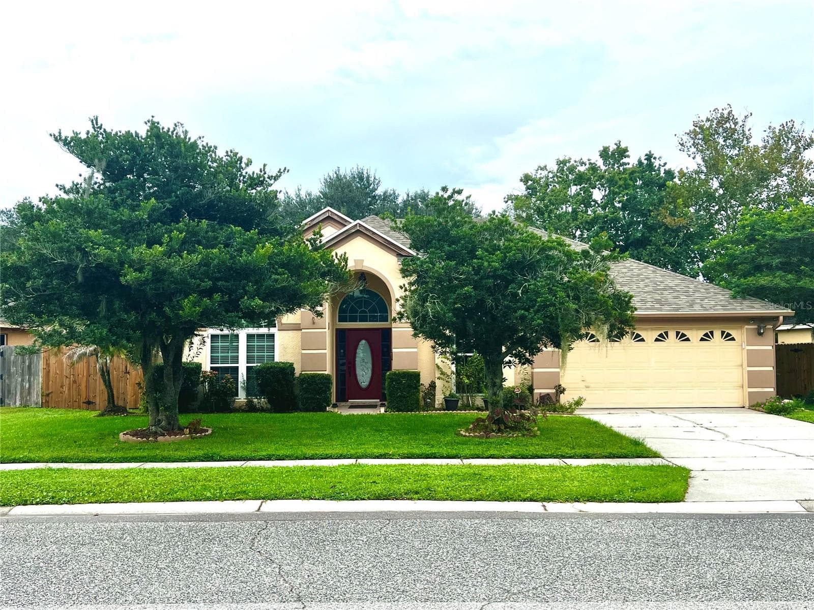 3805 RUNNING WATER DR