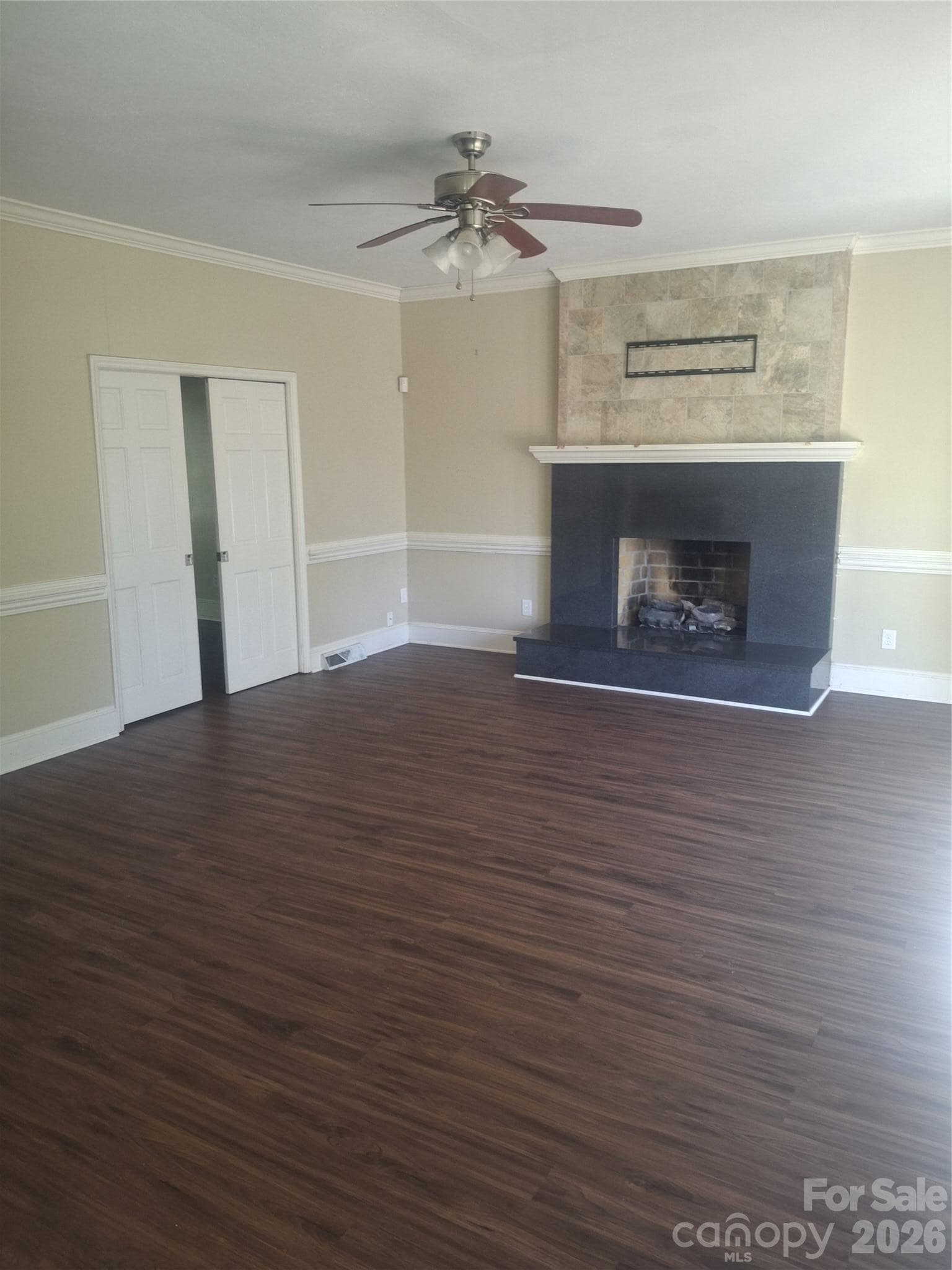 Family room with pocket doors - 9327 Willowglen Trail, Charlotte