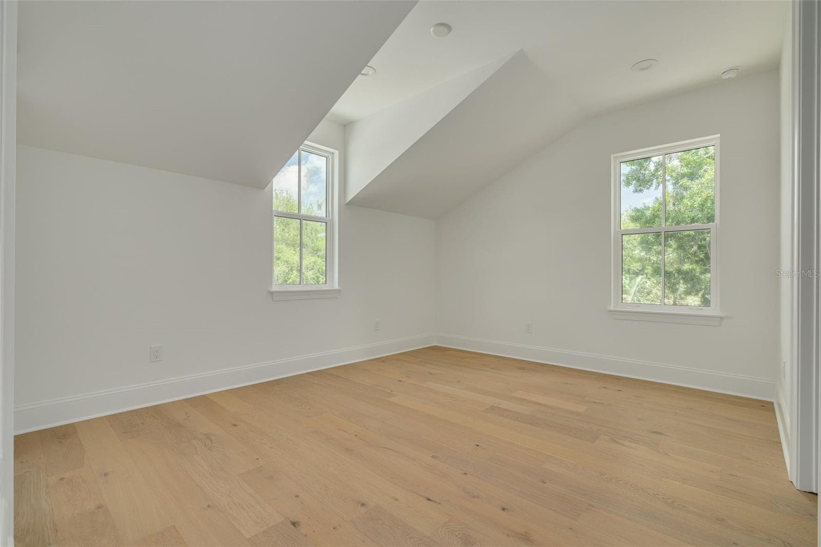 Single Family Residence at 808 39TH AVE NE, ST PETERSBURG, photo 24 of 47