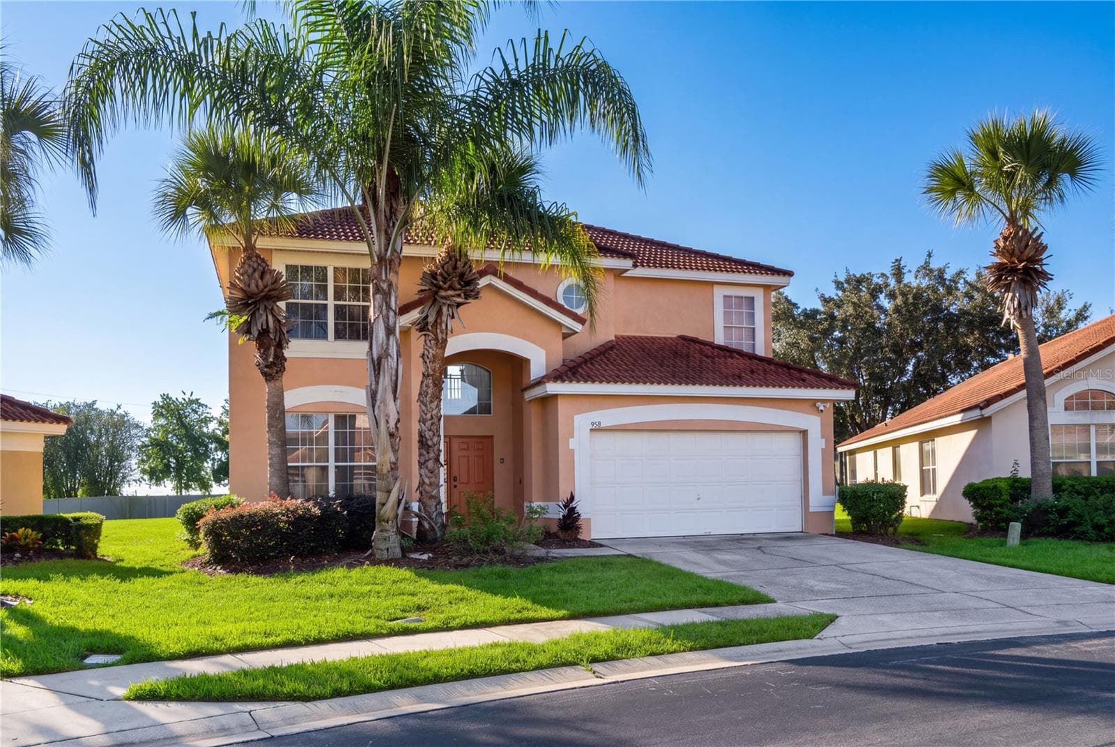 958 SOLANA CIR