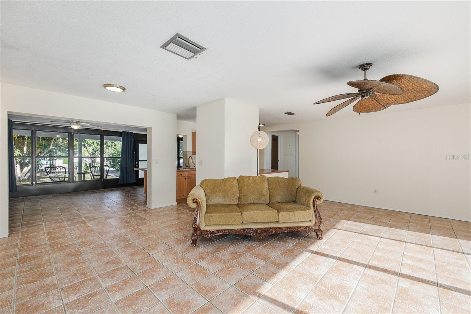 Single Family Residence at 3138 BLUFF BLVD, HOLIDAY, photo 15 of 83