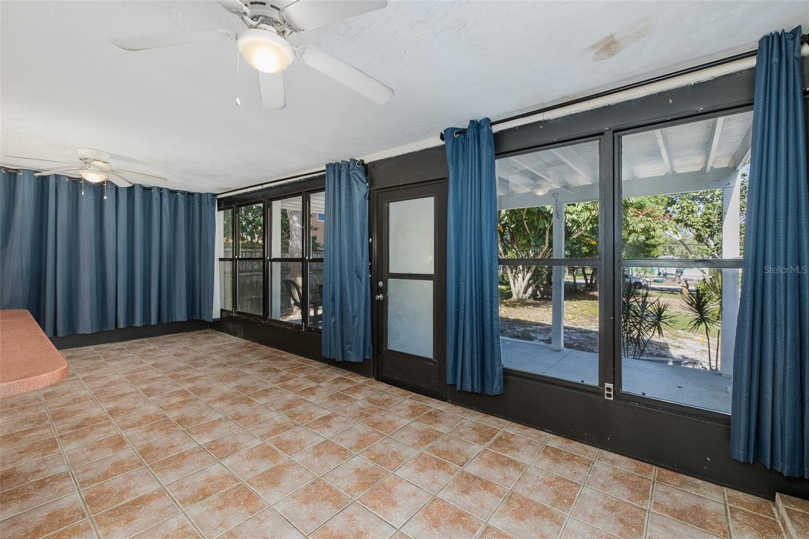 Single Family Residence at 3138 BLUFF BLVD, HOLIDAY, photo 16 of 83