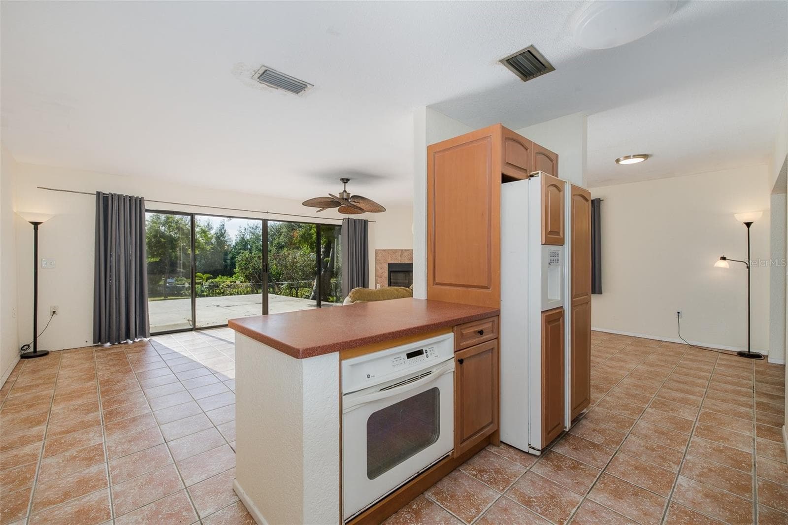 Single Family Residence at 3138 BLUFF BLVD, HOLIDAY, photo 21 of 83