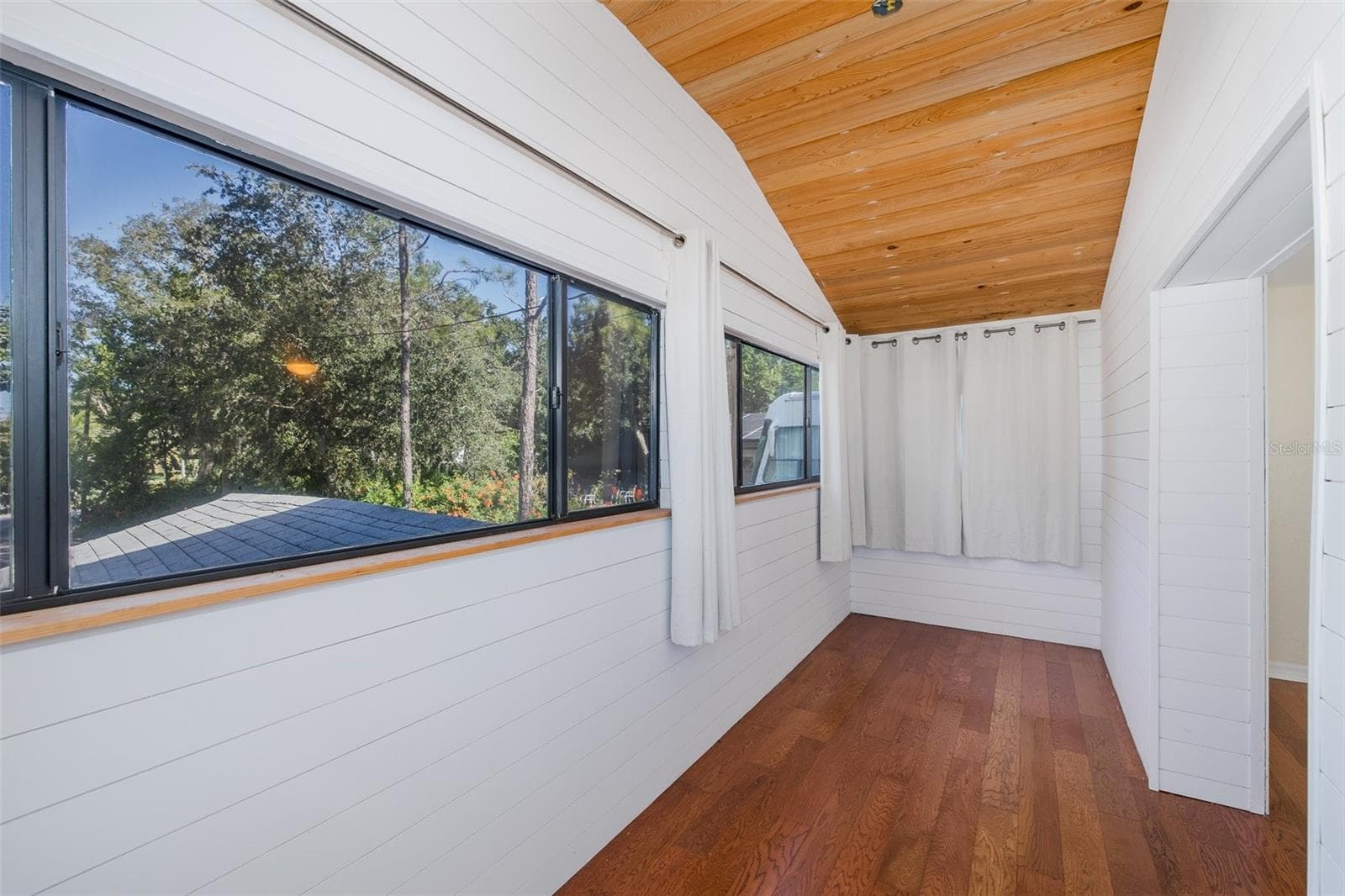 Single Family Residence at 3138 BLUFF BLVD, HOLIDAY, photo 27 of 83