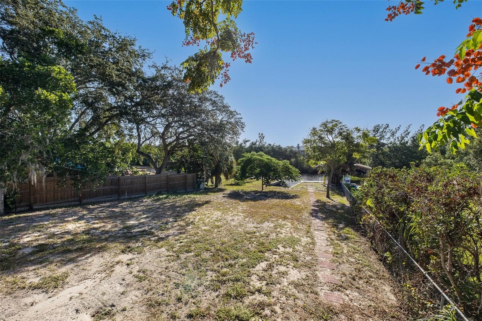 Single Family Residence at 3138 BLUFF BLVD, HOLIDAY, photo 50 of 83