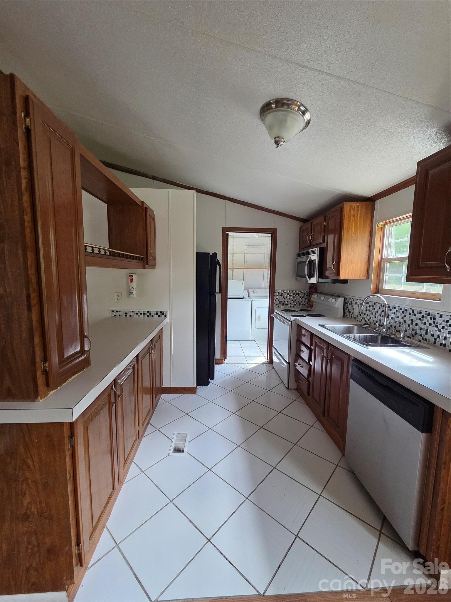 Single Family Residence at 117 Nakoma Place, Whittier, photo 13 of 30