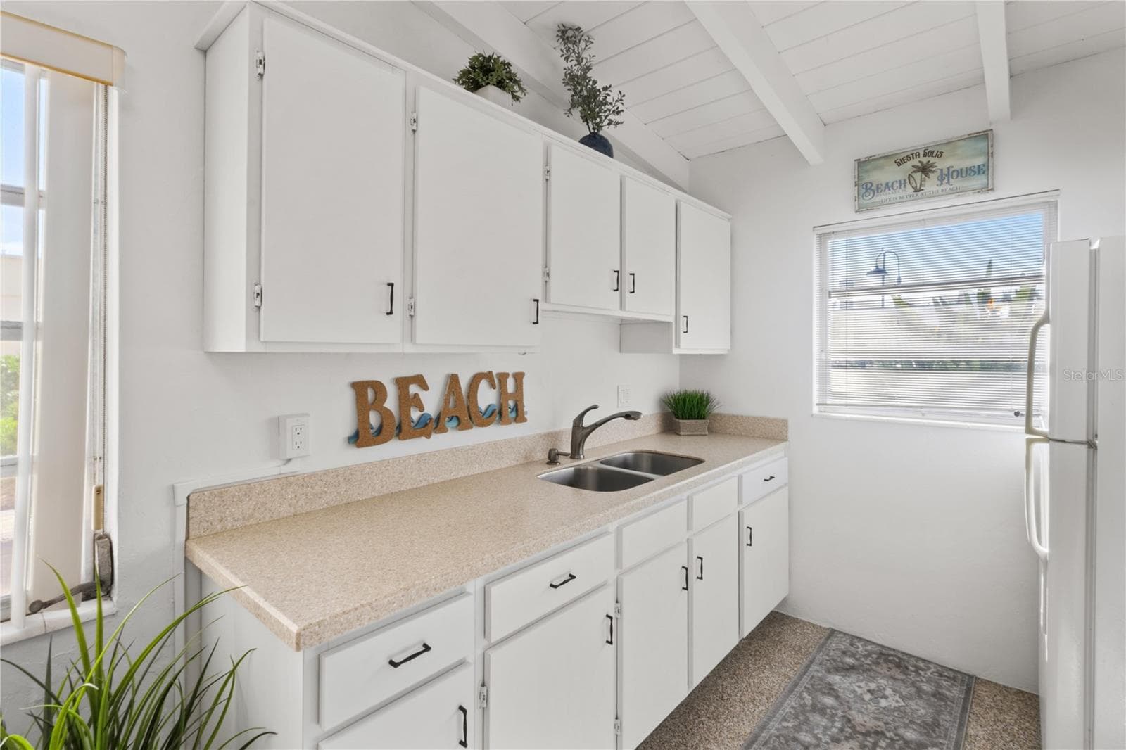 Kitchen looking out over the Birds of Paradise. - 6006 MIDNIGHT PASS RD #11, SARASOTA