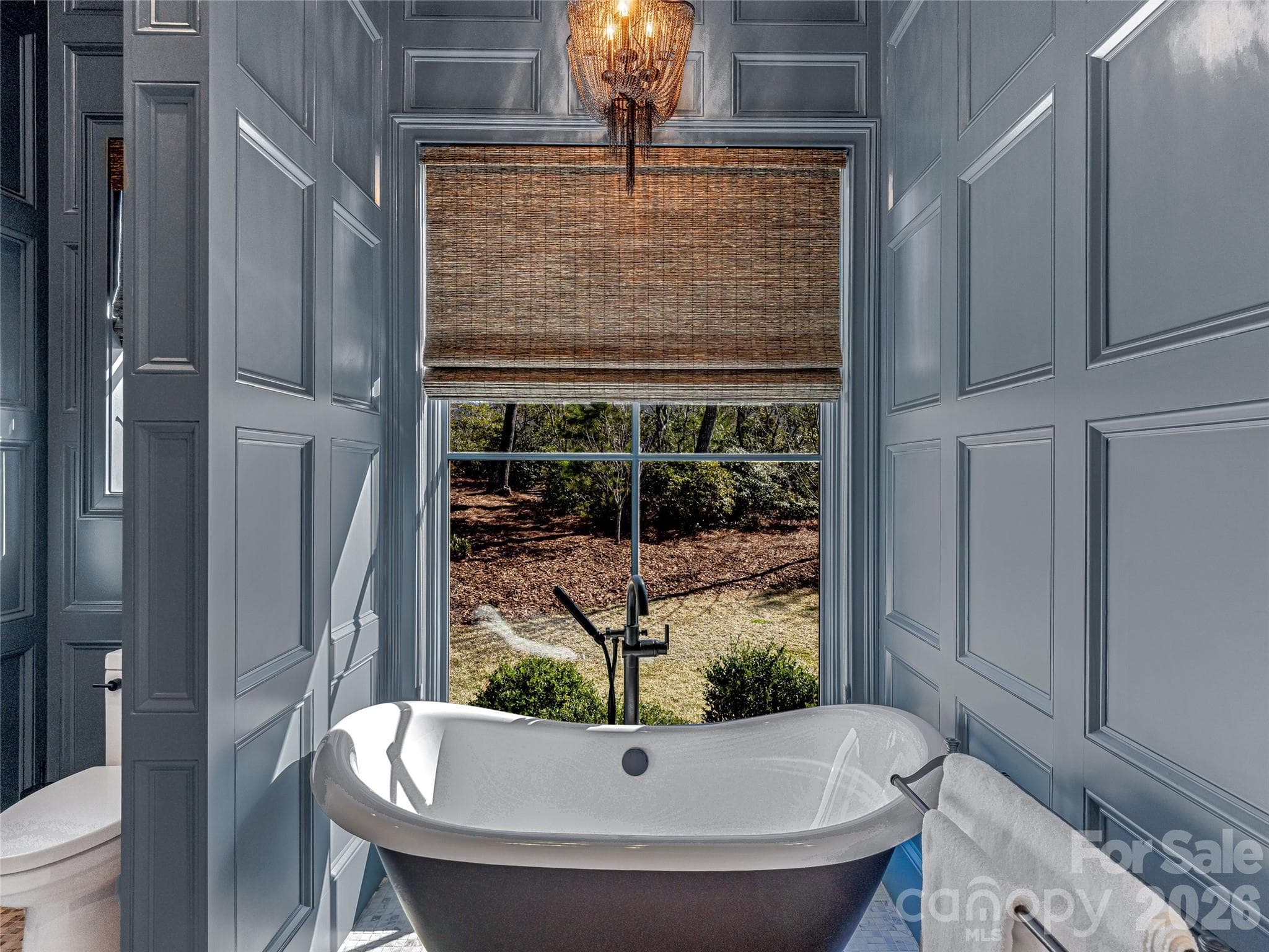 Guest Ensuite Bath - View #2 - Primary Level - 1905 White Tree Trail, Arden