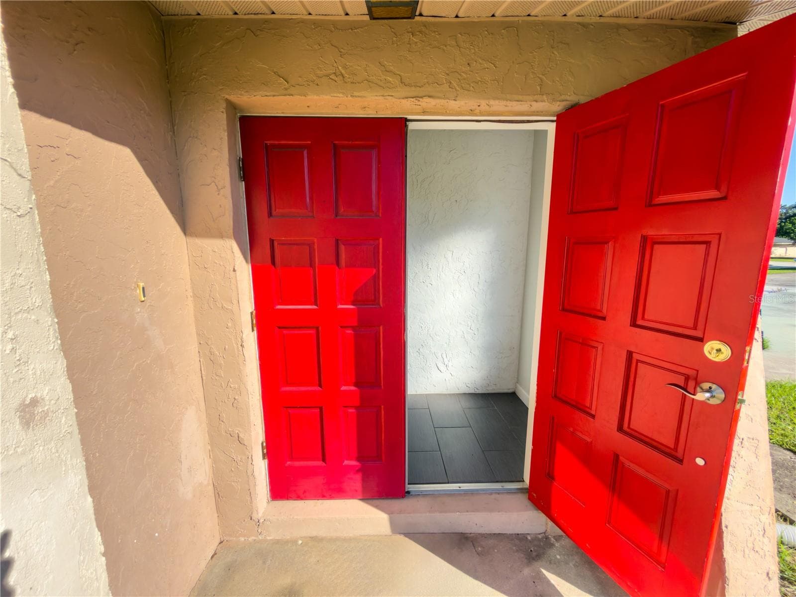 Entry - 1804 ORANGE HILL DR, BRANDON