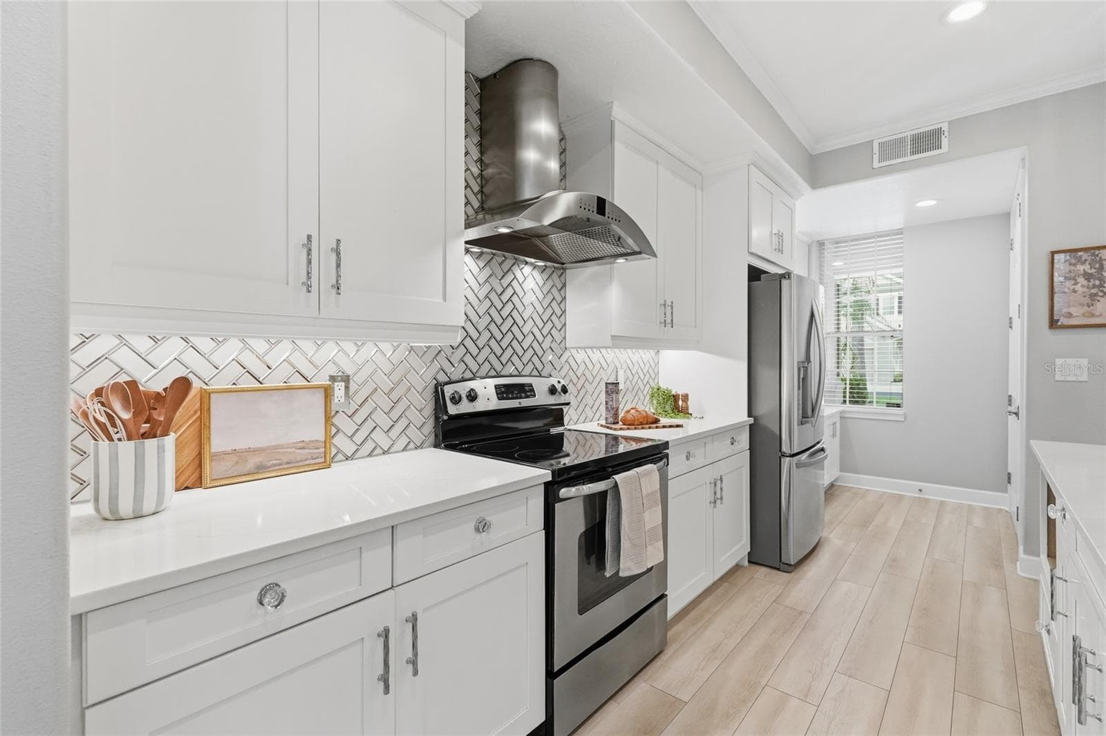 Kitchen renovations are costly. Thankfully this one has already been done :) - 7946 TYBEE CT, UNIVERSITY PARK