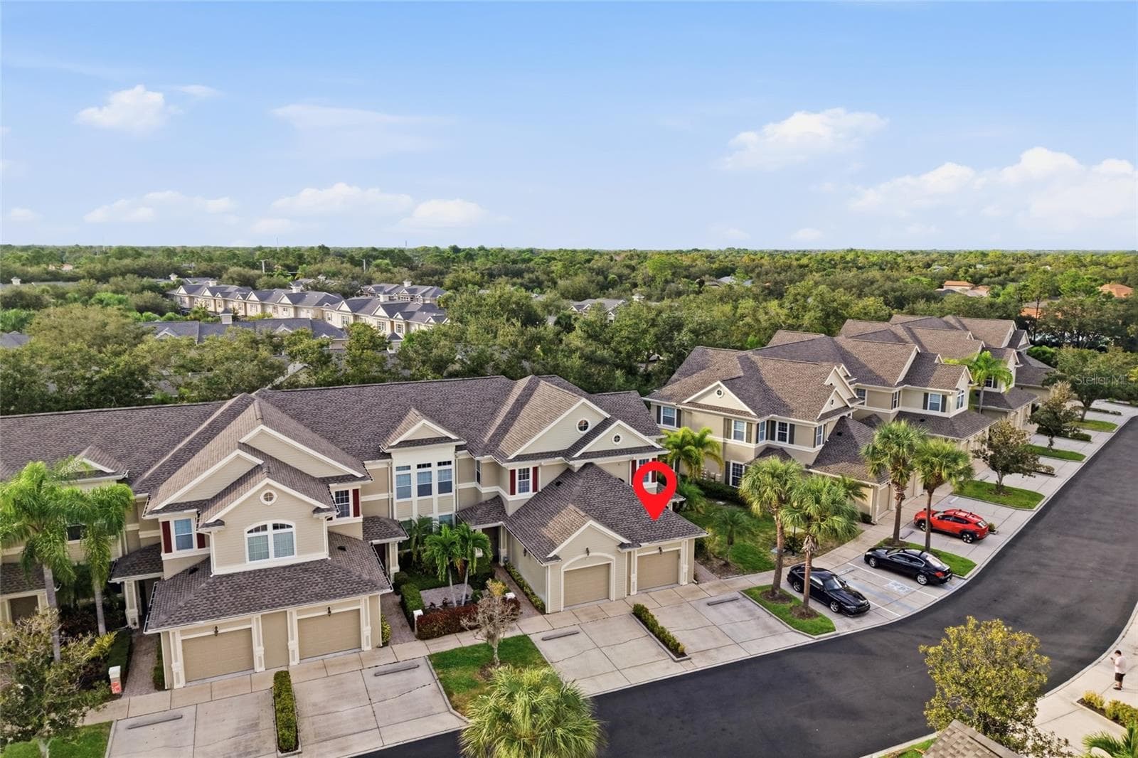 End unit with plenty of guest parking. - 7946 TYBEE CT, UNIVERSITY PARK