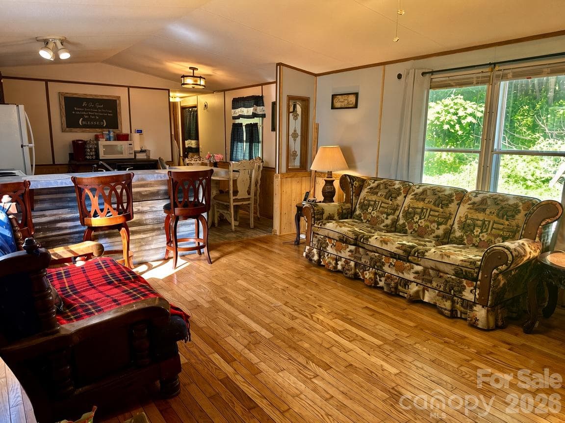 Spacious Living Room - 492 Chestnut Mountain Road, Spruce Pine