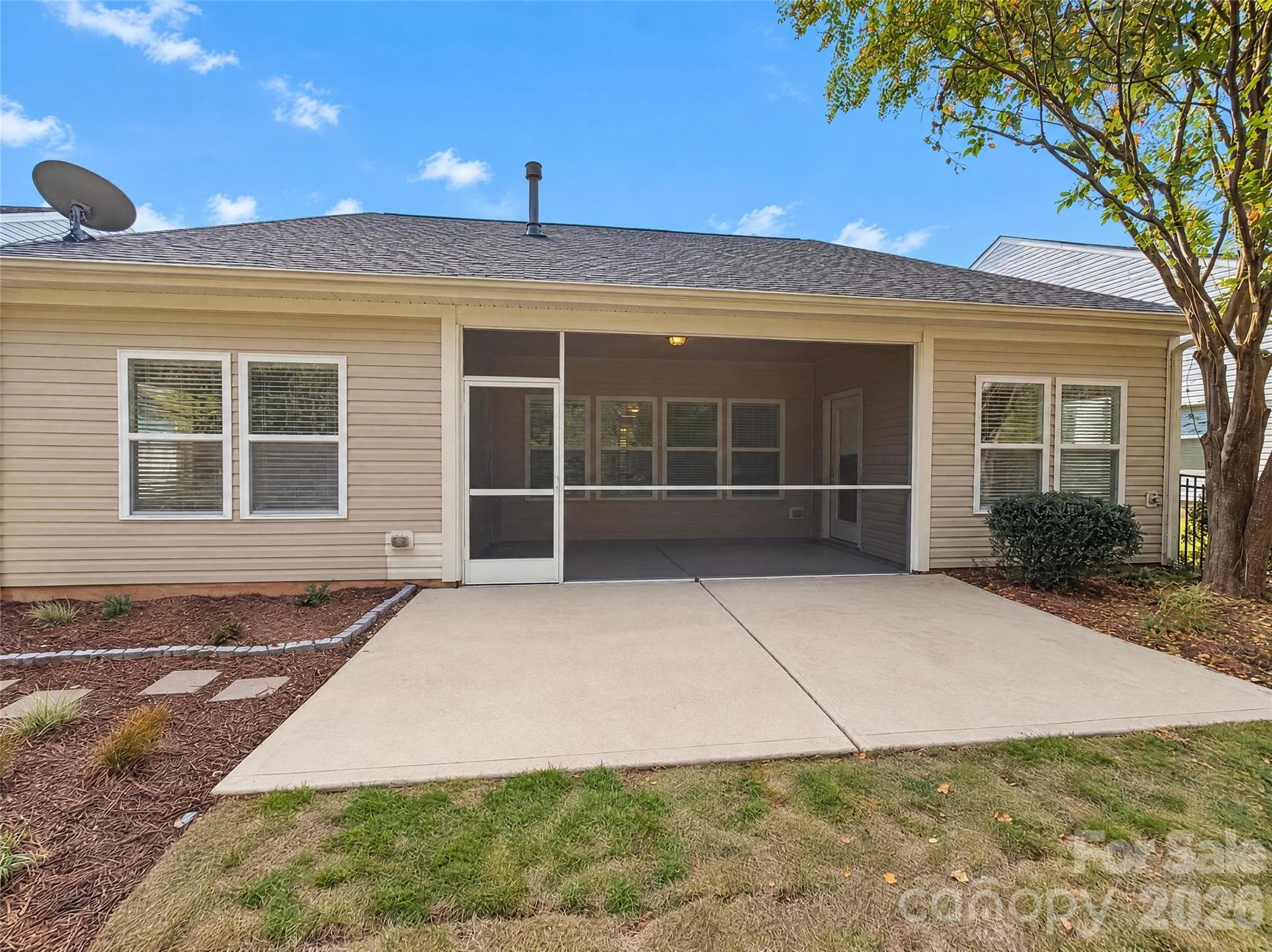 Single Family Residence at 2411 Bergamot Street, Fort Mill, photo 5 of 34