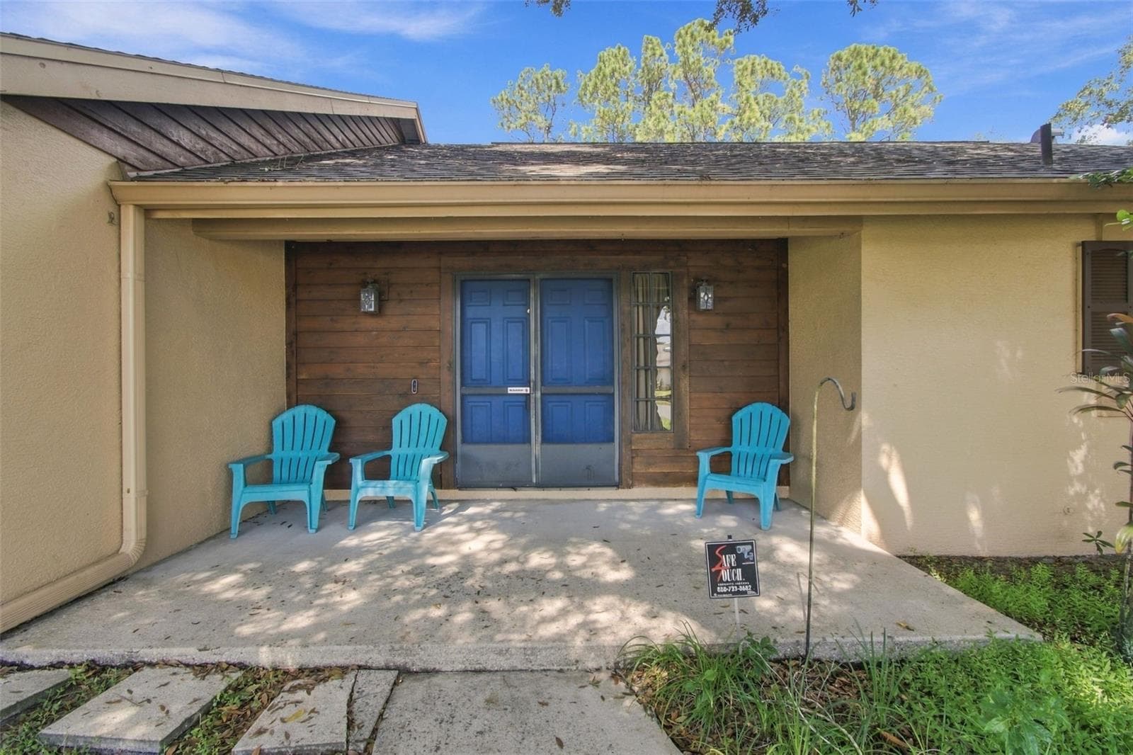 COVERED FRONT PORCH WITH SCREENED DOUBLE STEEL ENTRY DOORS - 3180 LAKE SAXON DR, LAND O LAKES