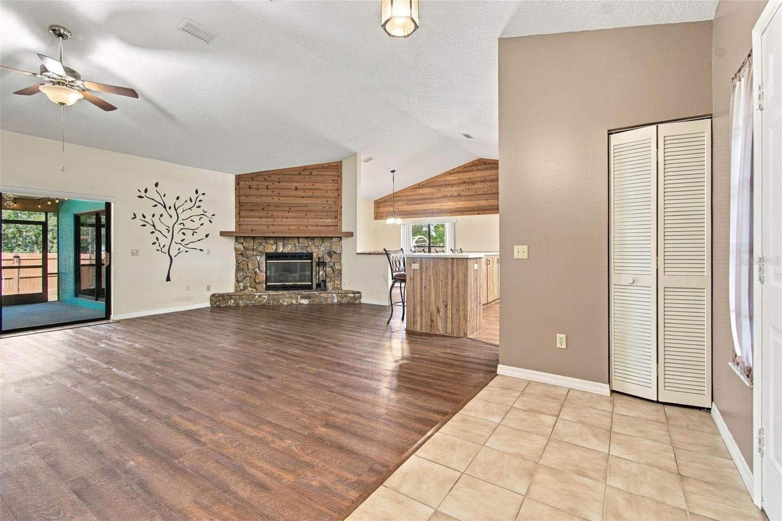 TILED FOYER WITH 2 CLOSETS - 3180 LAKE SAXON DR, LAND O LAKES