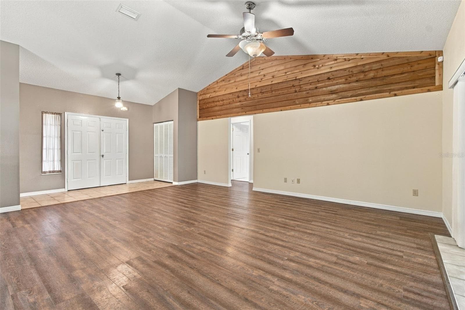 GREAT ROOM WITH VINLY WOOD FLOORS - 3180 LAKE SAXON DR, LAND O LAKES