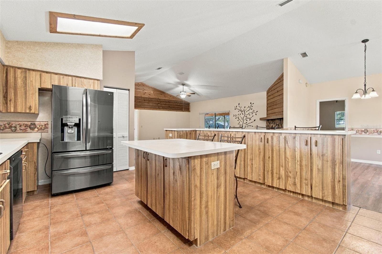 BAR AND ISLAND HAVE STORAGE - 3180 LAKE SAXON DR, LAND O LAKES