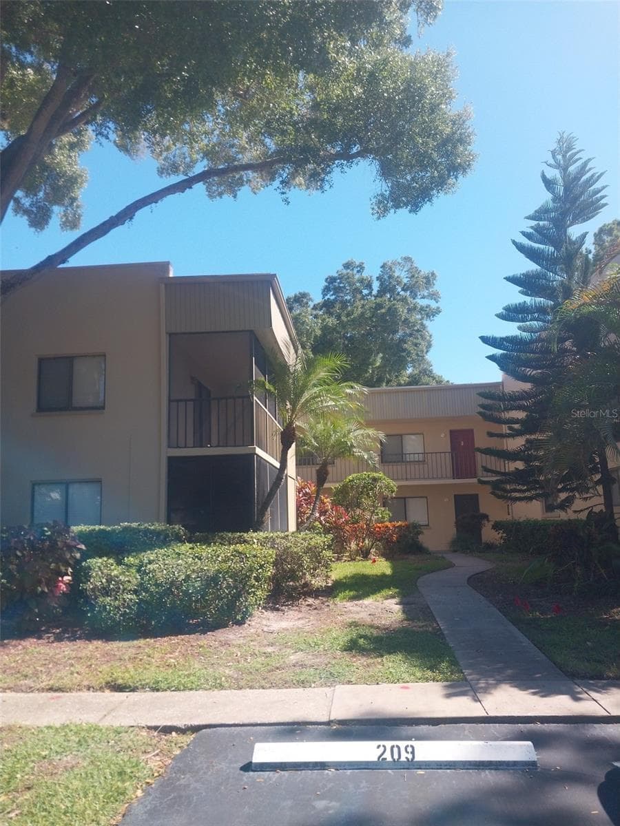 3300 FOX CHASE CIR N #201