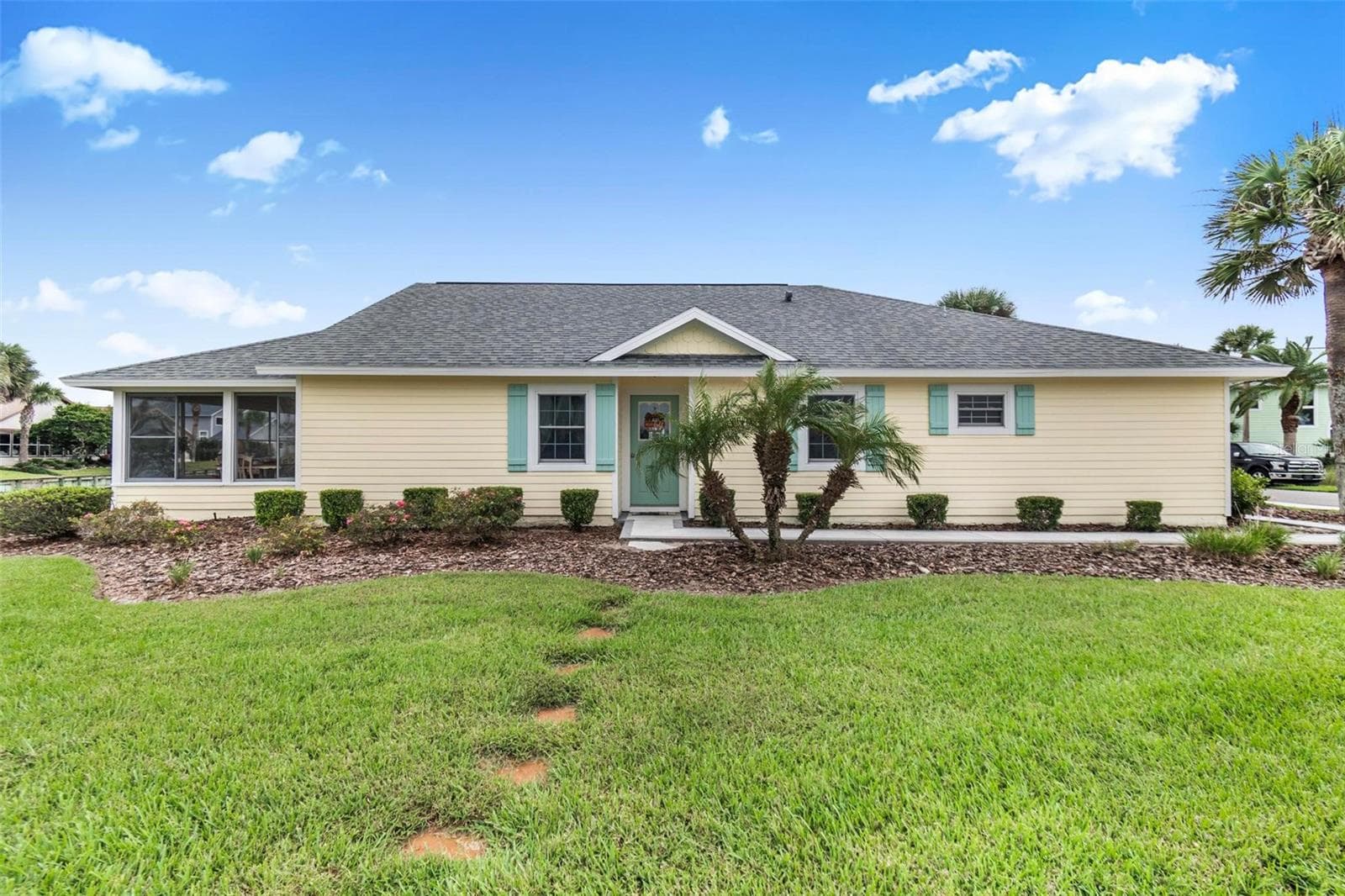 Front of house facing lake and fountain - 50 MEDFORD DR, PALM COAST