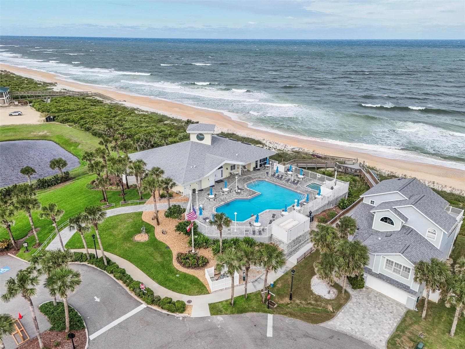 County Park next to Sea Colony, w/walkover to beach bike & walking trails and lake to fish-whale and dolphin watch from tower-Drive your golf cart to the park - 50 MEDFORD DR, PALM COAST